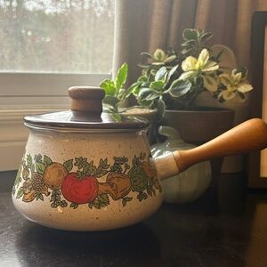 MCM Levcoware Vintage Vegetable Design Pot Wooden Handle Cottagecore